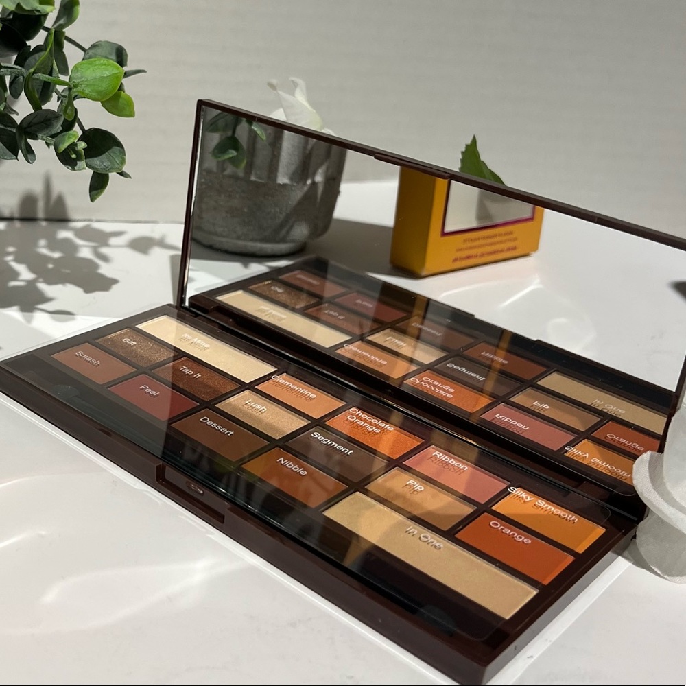 Revolution Eye Shadow Palette NIB - Picture 10 of 10